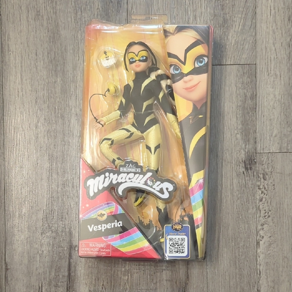 Vesperia Action Figure - Black and Yellow